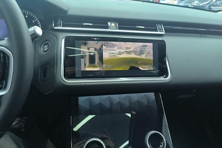 Used Land Rover Range Velar 2022 250 PS Audio And AC Panel