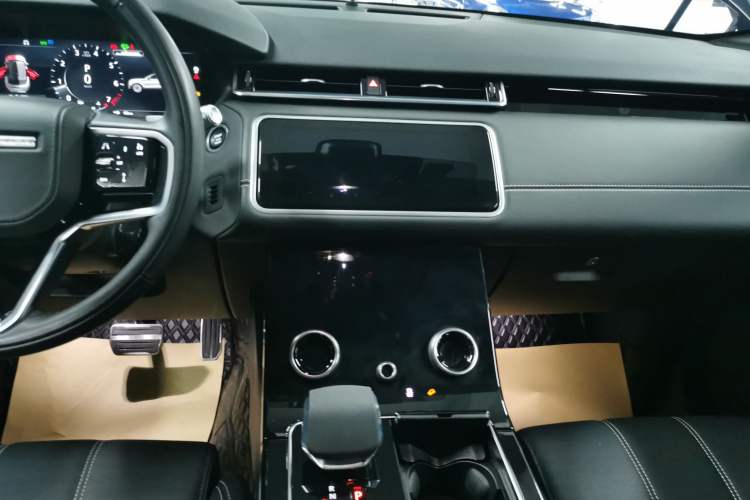 Used Land Rover Range Velar 2022 250 PS Sparkling Heritage Edition Audio And AC Panel