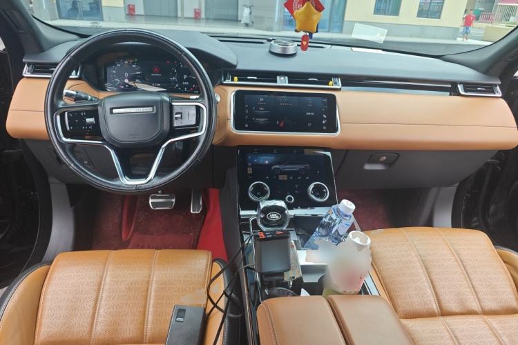 Used Land Rover Range Velar 2022 250 PS Sparkling Heritage Edition Center Console