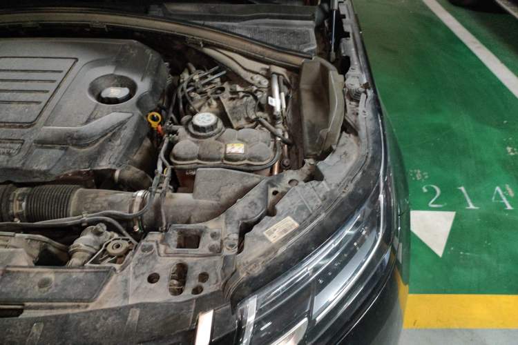 Used Land Rover Range Velar 2022 250 PS Engine Bay Left