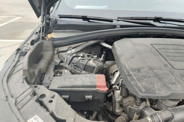 Used Land Rover Range Velar 2022 250 PS Sparkling Heritage Edition Engine Bay Right