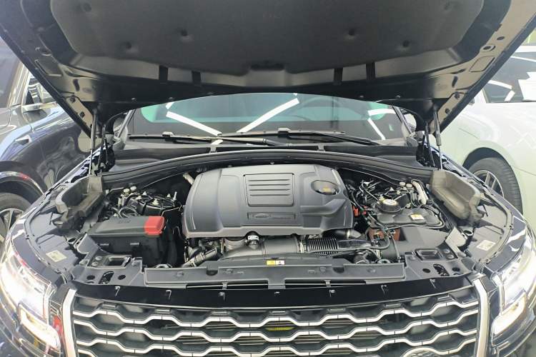 Used Land Rover Range Velar 2022 250 PS Engine Bay