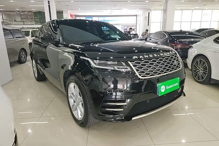 Used Land Rover Range Velar 2022 250 PS Sparkling Heritage Edition Front Right 45 Deg