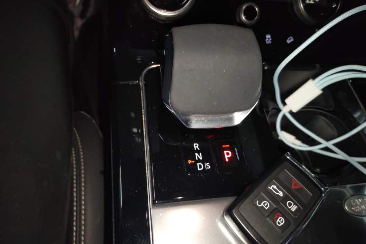Used Land Rover Range Velar 2022 250 PS Sparkling Heritage Edition Gear Lever