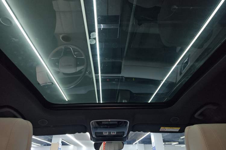 Used Land Rover Range Velar 2022 250 PS Sparkling Heritage Edition Headliner