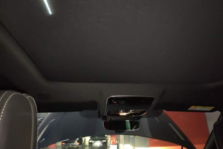 Used Land Rover Range Velar 2022 250 PS Sparkling Heritage Edition Headliner
