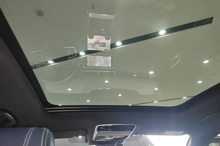 Used Land Rover Range Velar 2022 250 PS Sparkling Heritage Edition Headliner