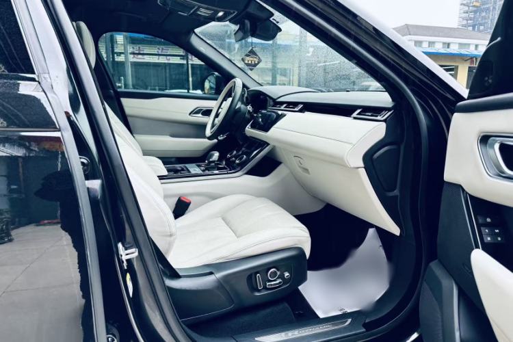 Used Land Rover Range Velar 2022 250 PS Sparkling Heritage Edition Interior 2