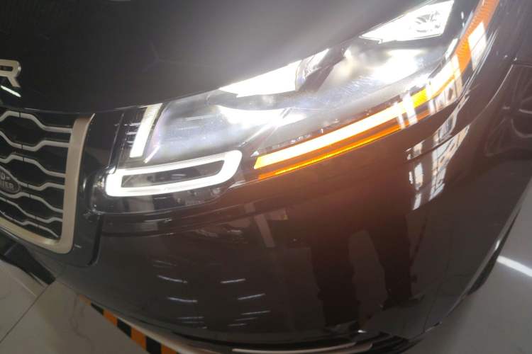 Used Land Rover Range Velar 2022 250 PS Sparkling Heritage Edition Left Front Headlight