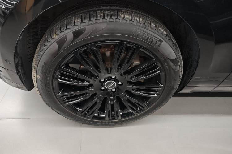 Used Land Rover Range Velar 2022 250 PS Sparkling Heritage Edition Left Front Wheel Hub