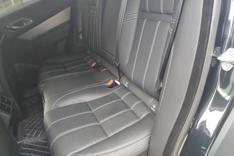 Used Land Rover Range Velar 2022 250 PS Sparkling Heritage Edition Left Rear Seat