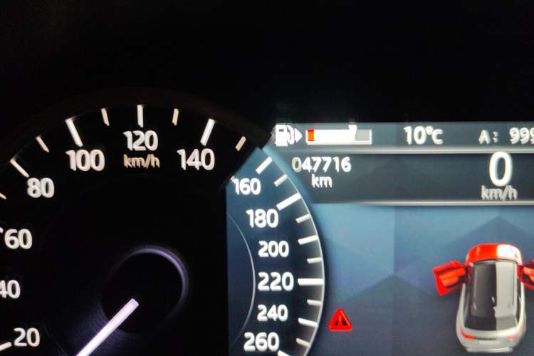 Used Land Rover Range Velar 2022 250 PS Odometer Close Up