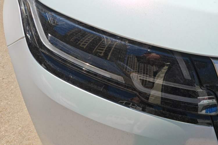 Used Land Rover Range Velar 2022 250 PS Sparkling Heritage Edition Right Front Headlight