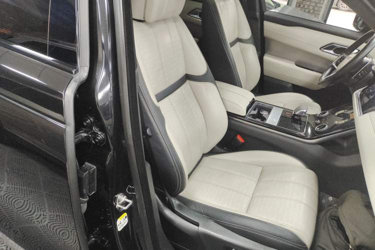 Used Land Rover Range Velar 2022 250 PS Sparkling Heritage Edition Right Front Seat
