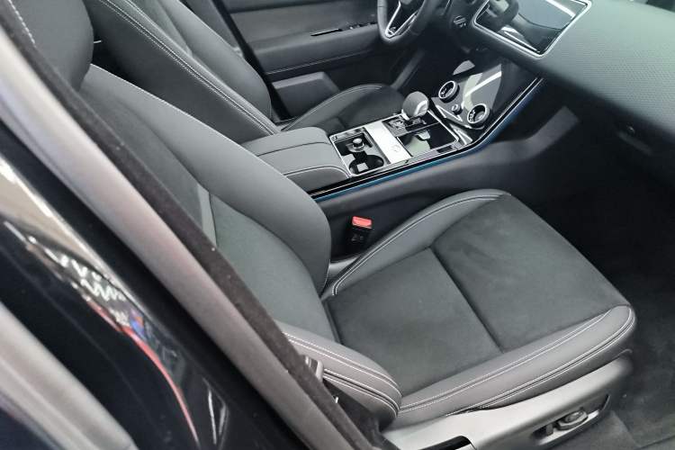 Used Land Rover Range Velar 2022 250 PS Right Front Seat