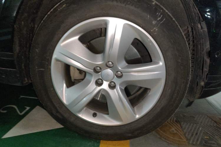 Used Land Rover Range Velar 2022 250 PS Right Front Wheel Hub