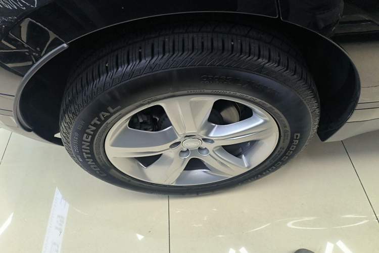 Used Land Rover Range Velar 2022 250 PS Right Rear Wheel Hub