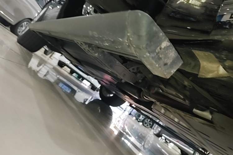 Used Land Rover Range Velar 2022 250 PS Sparkling Heritage Edition Right Side Sill