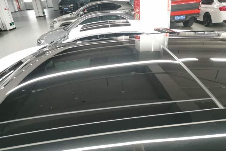 Used Land Rover Range Velar 2022 250 PS Sparkling Heritage Edition Roof