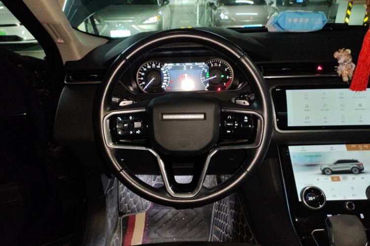 Used Land Rover Range Velar 2022 250 PS Steering Wheel