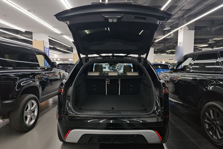 Used Land Rover Range Velar 2022 250 PS Sparkling Heritage Edition Trunk