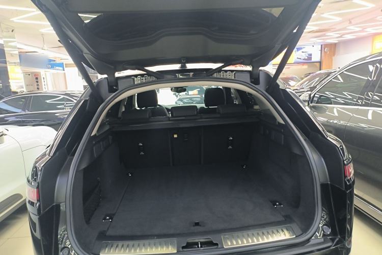 Used Land Rover Range Velar 2022 250 PS Trunk