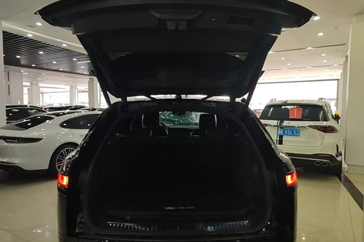 Used Land Rover Range Velar 2022 250 PS Sparkling Heritage Edition Trunk