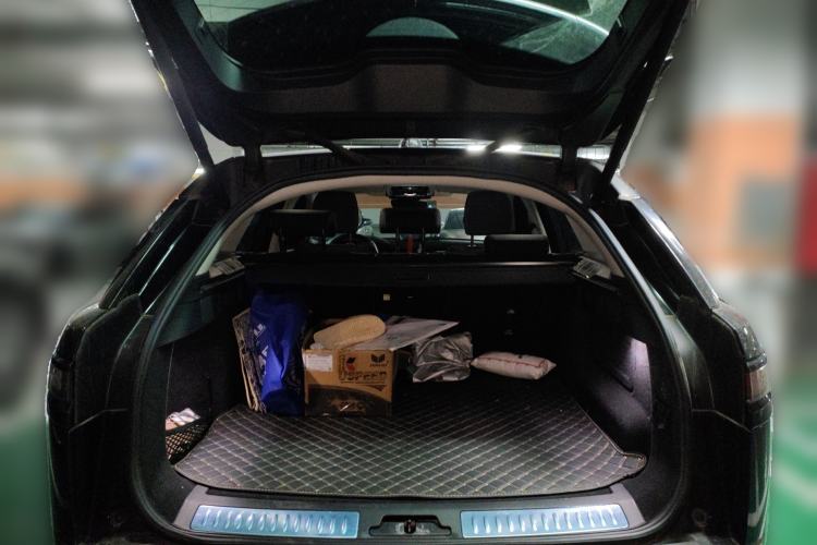 Used Land Rover Range Velar 2022 250 PS Trunk