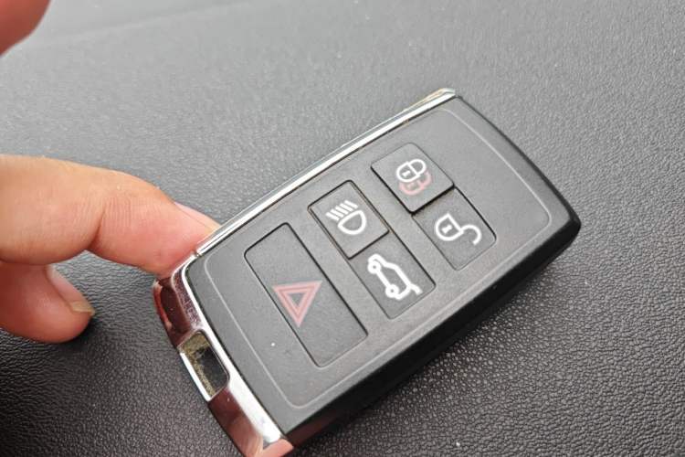 Used Land Rover Range Velar 2022 250 PS Sparkling Heritage Edition Vehicle Key