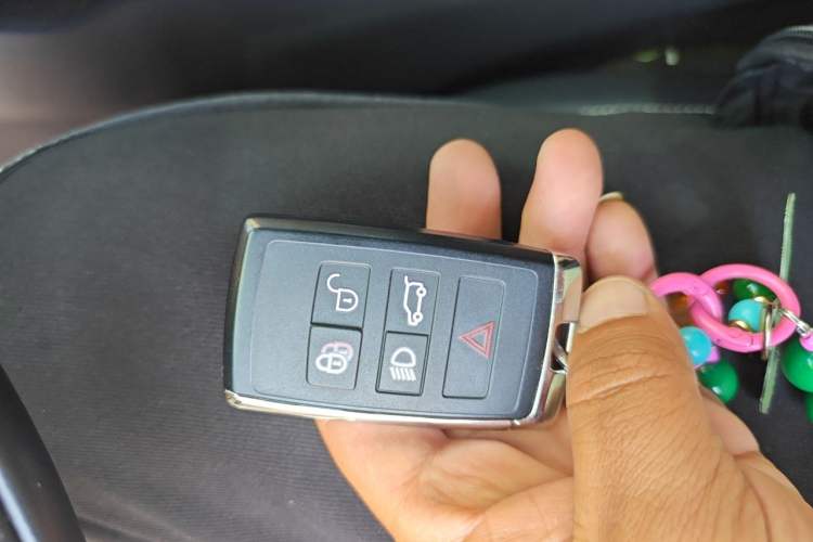 Used Land Rover Range Velar 2022 250 PS Sparkling Heritage Edition Vehicle Key