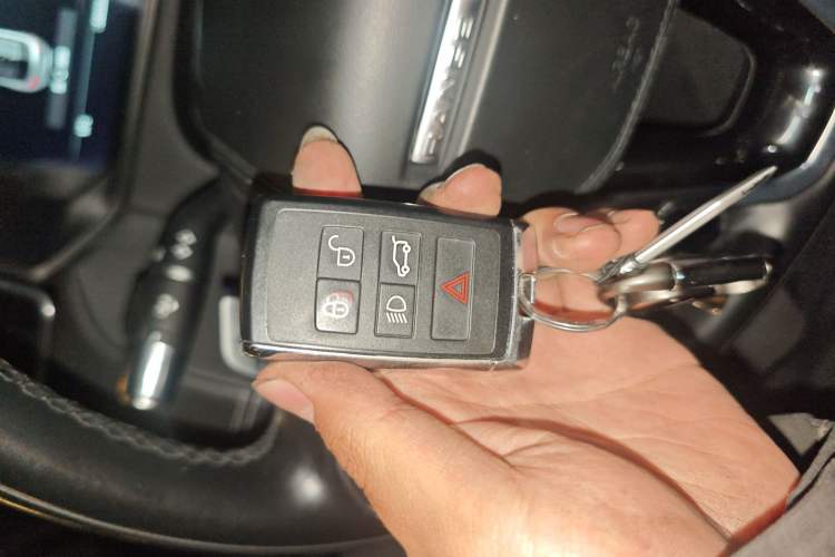Used Land Rover Range Velar 2022 250 PS Sparkling Heritage Edition Vehicle Key