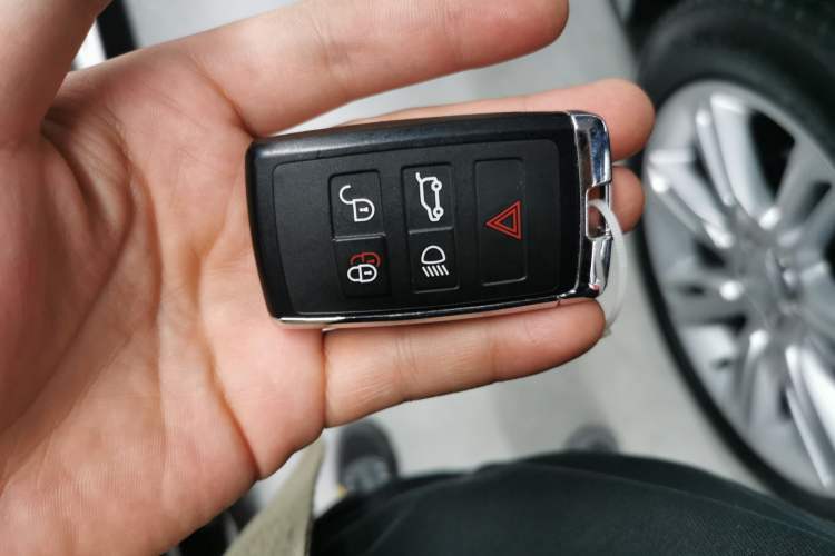 Used Land Rover Range Velar 2022 250 PS Sparkling Heritage Edition Vehicle Key