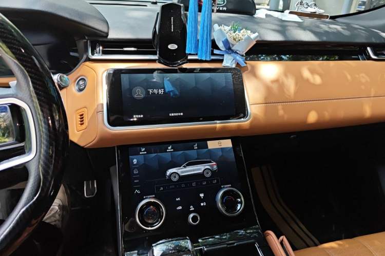 Used Land Rover Range Velar 2022 250 PS Sparkling Heritage Edition Audio And AC Panel