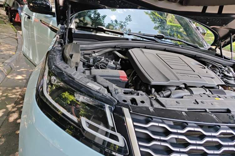 Used Land Rover Range Velar 2022 250 PS Sparkling Heritage Edition Engine Bay Right