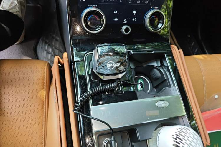 Used Land Rover Range Velar 2022 250 PS Sparkling Heritage Edition Gear Lever