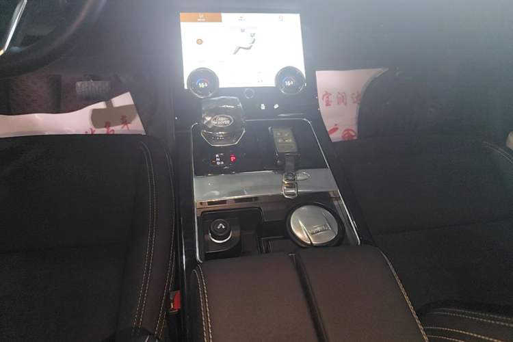 Used Land Rover Range Velar 2022 250 PS Gear Lever