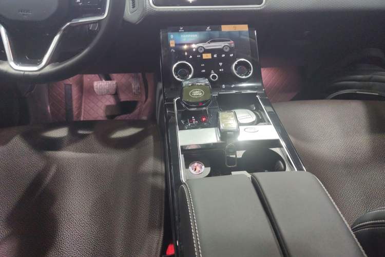 Used Land Rover Range Velar 2022 250 PS Gear Lever