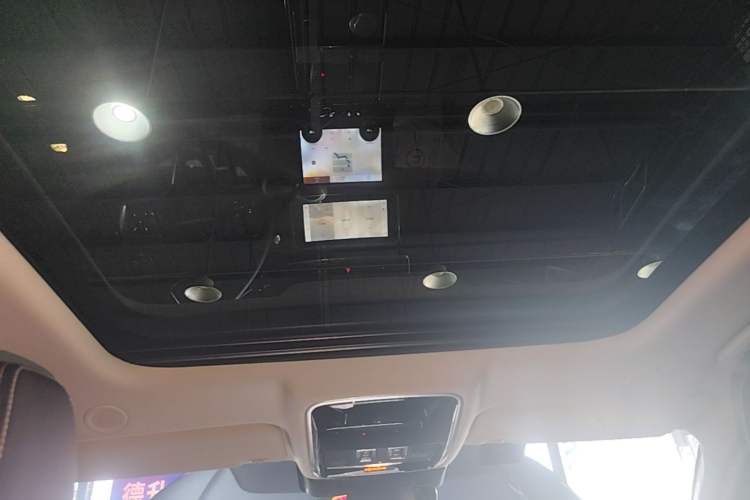 Used Land Rover Range Velar 2022 250 PS Headliner