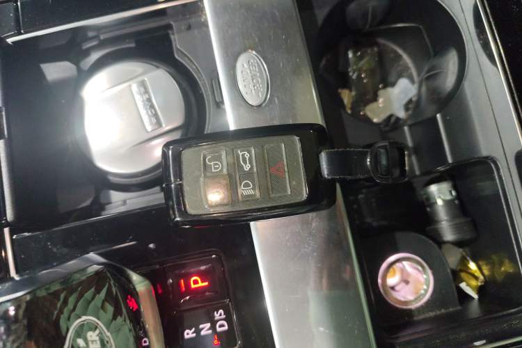Used Land Rover Range Velar 2022 250 PS Interior 1