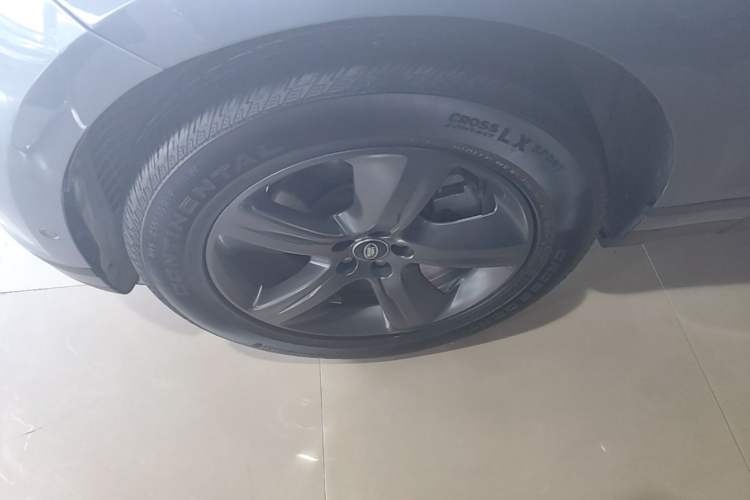 Used Land Rover Range Velar 2022 250 PS Left Front Wheel Hub