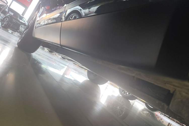 Used Land Rover Range Velar 2022 250 PS Left Side Sill