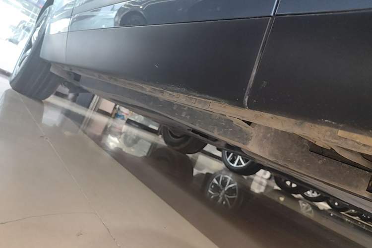 Used Land Rover Range Velar 2022 250 PS Right Side Sill