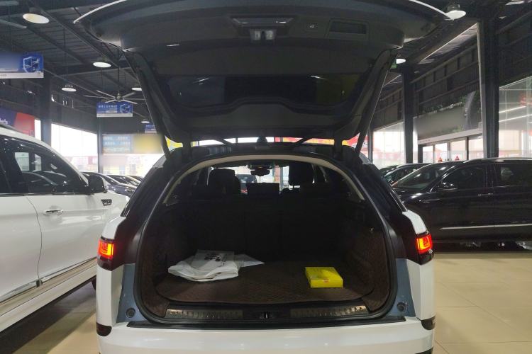 Used Land Rover Range Velar 2022 250 PS Trunk