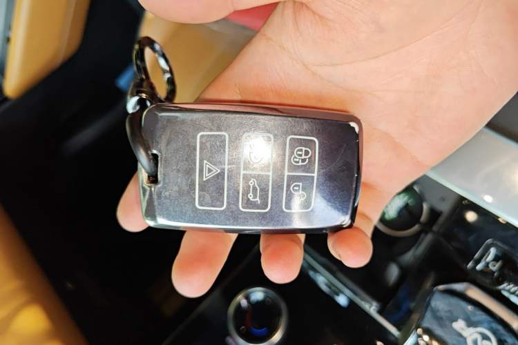 Used Land Rover Range Velar 2022 250 PS Sparkling Heritage Edition Vehicle Key