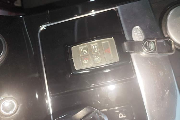 Used Land Rover Range Velar 2022 250 PS Vehicle Key