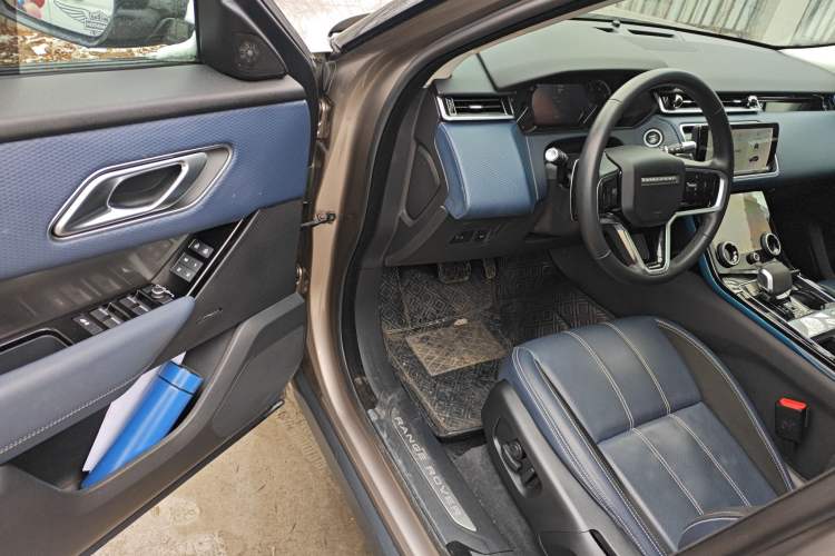 Used Land Rover Range Velar 2022 250 PS Driver Seat