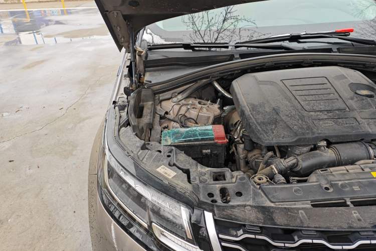 Used Land Rover Range Velar 2022 250 PS Engine Bay Right