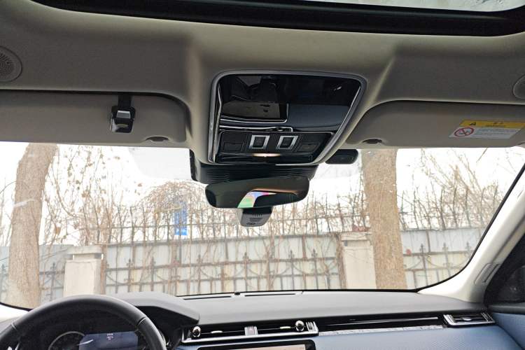 Used Land Rover Range Velar 2022 250 PS Headliner