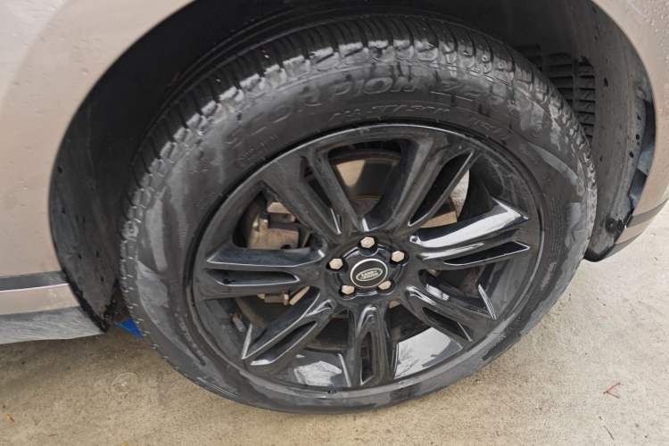 Used Land Rover Range Velar 2022 250 PS Right Front Wheel Hub