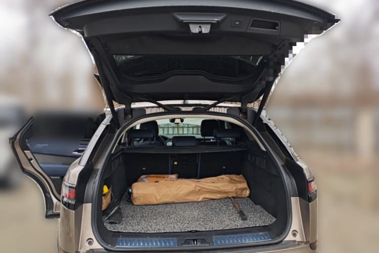 Used Land Rover Range Velar 2022 250 PS Trunk